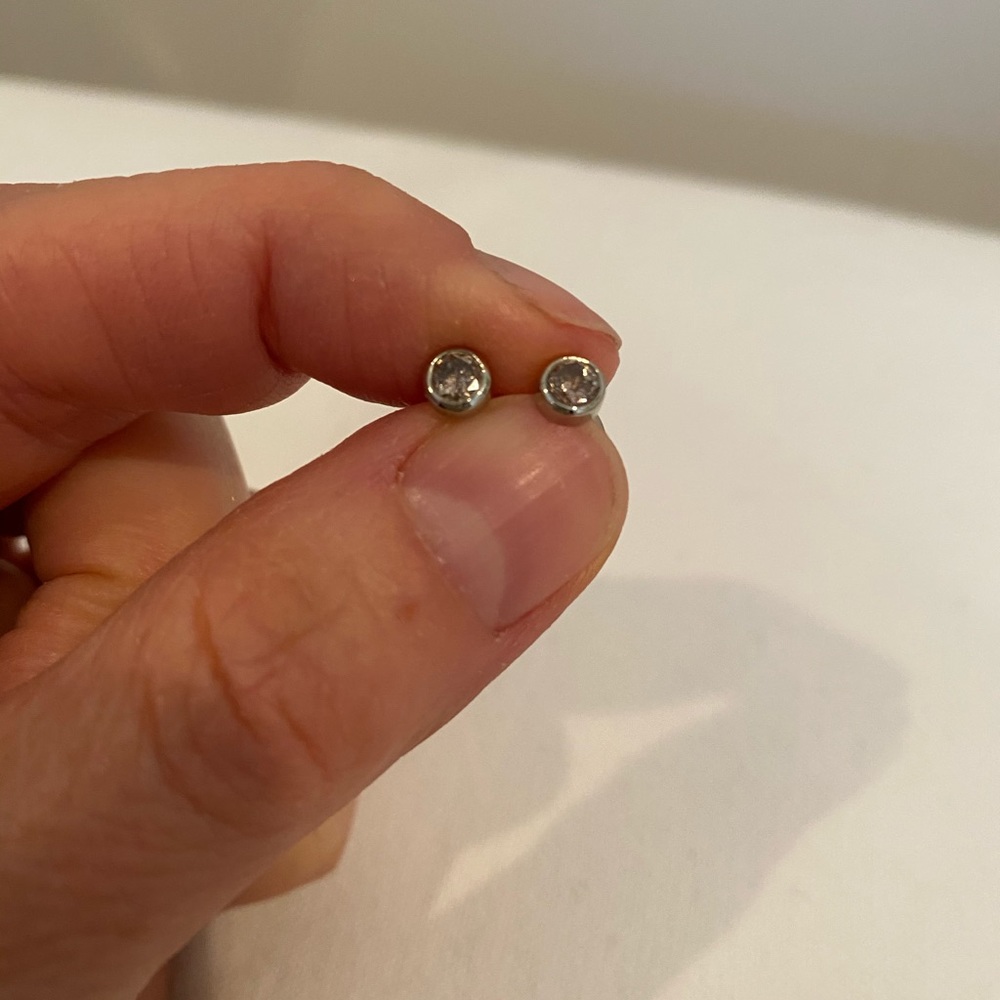 Genuine diamond studs ..champagne diamonds - Picture 2 of 4
